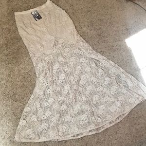 Maxi lace skirt